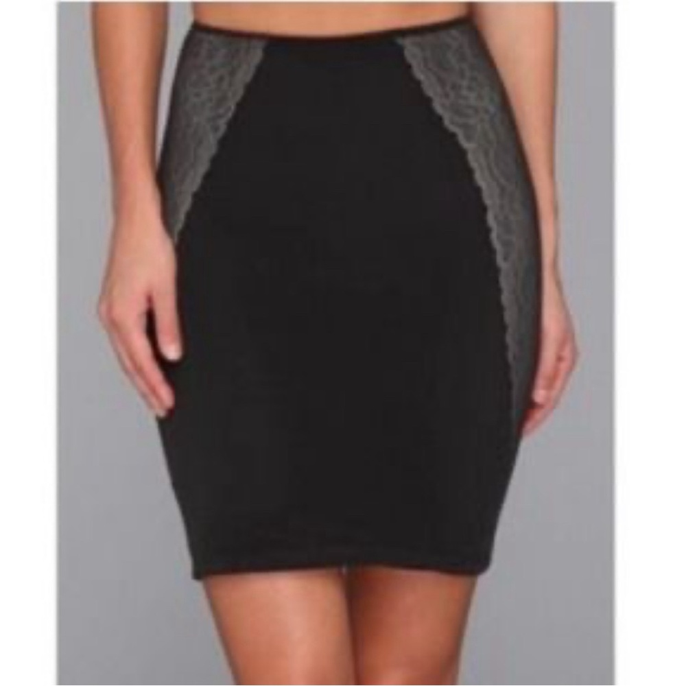 ⛄️Red Hot Label by Spanx, Luxe & Lean Half Slip